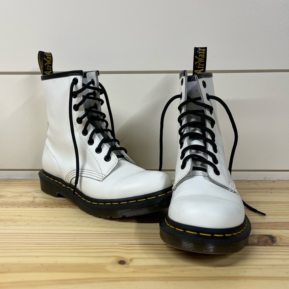 White dr.martens 1460
